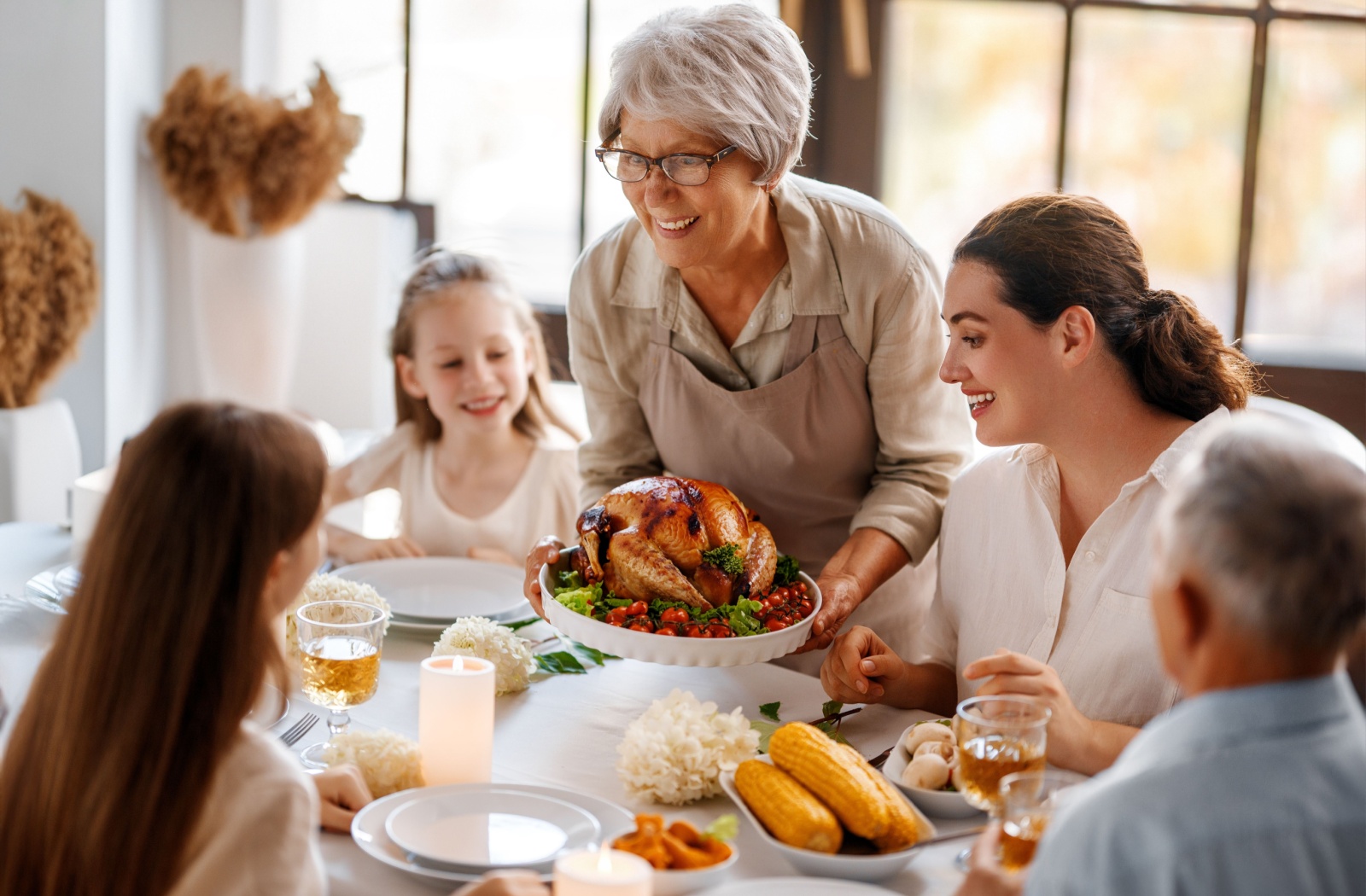 A family shares a Thanksgiving dinner with their senior loved one.